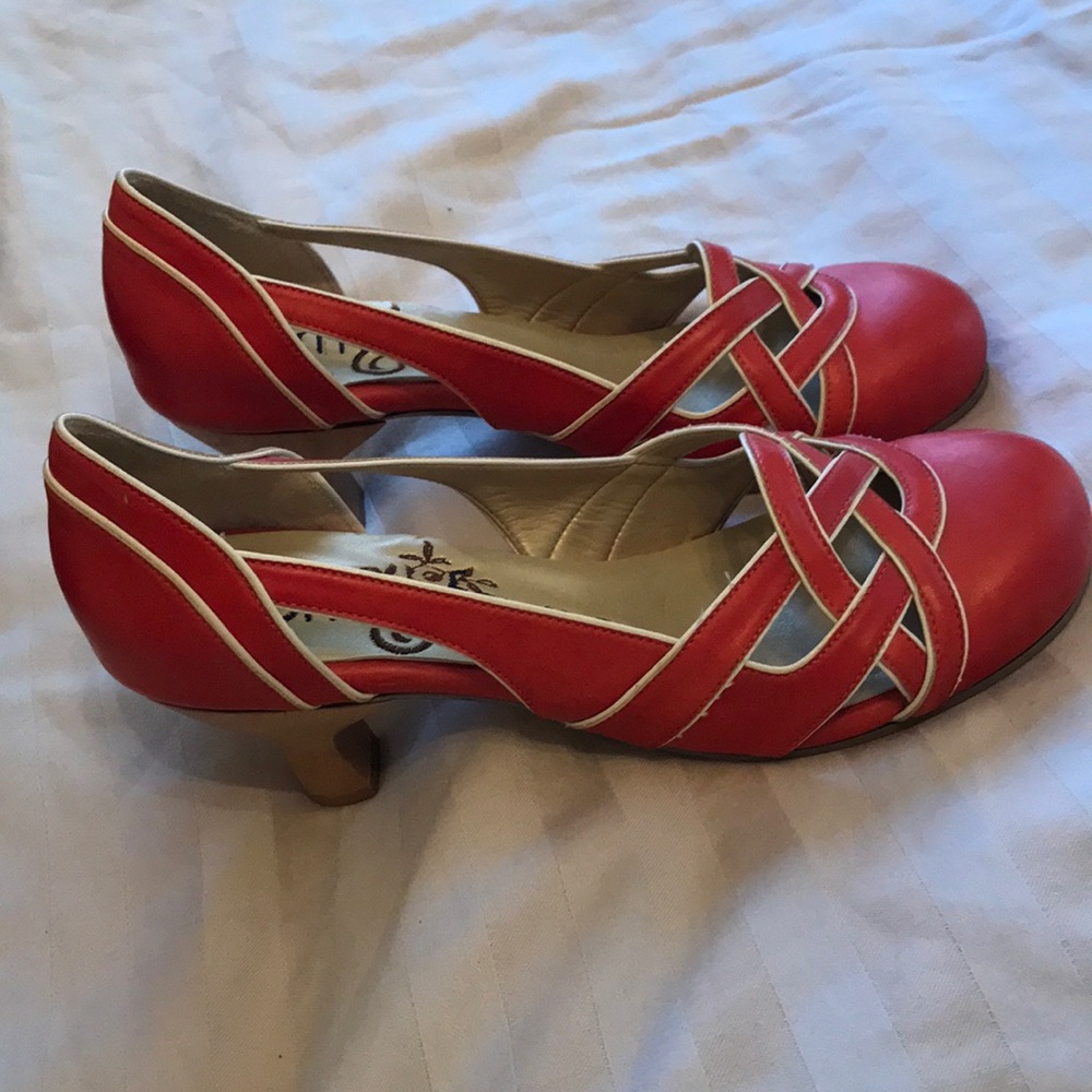 Heels! Adorable coral colored heels size 7